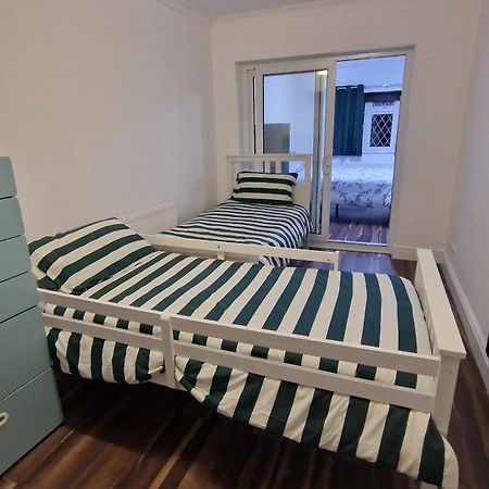 Comfort Sleep - Rooms With Shared Facilities Windsor Luaran gambar