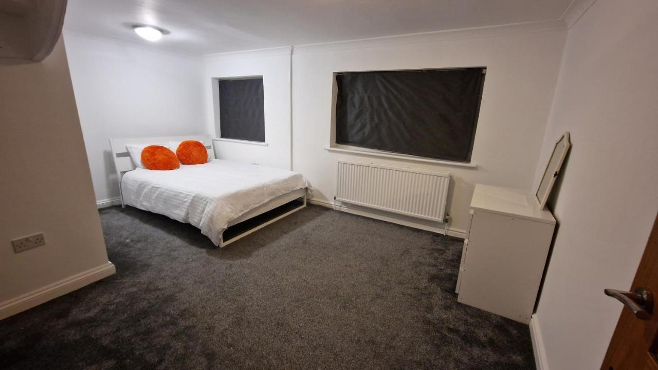 Comfort Sleep - Rooms With Shared Facilities Windsor Luaran gambar