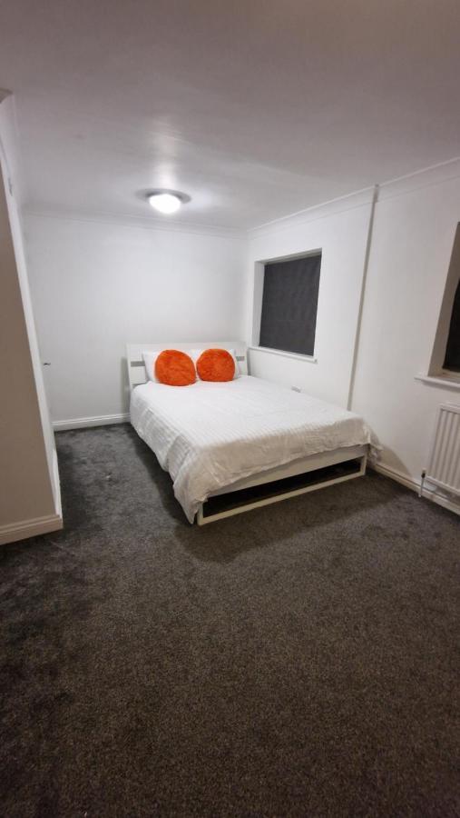 Comfort Sleep - Rooms With Shared Facilities Windsor Luaran gambar