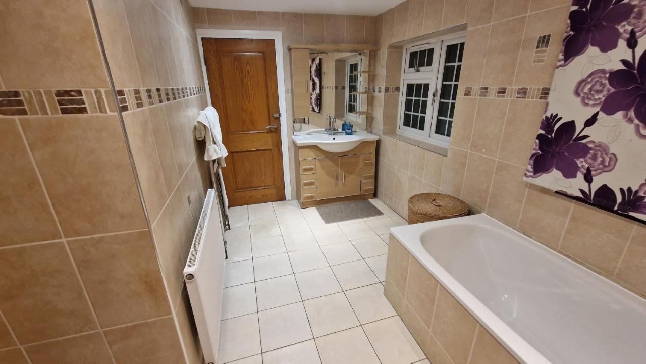 Comfort Sleep - Rooms With Shared Facilities Windsor Luaran gambar