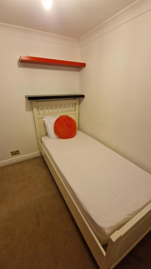 Comfort Sleep - Rooms With Shared Facilities Windsor Luaran gambar