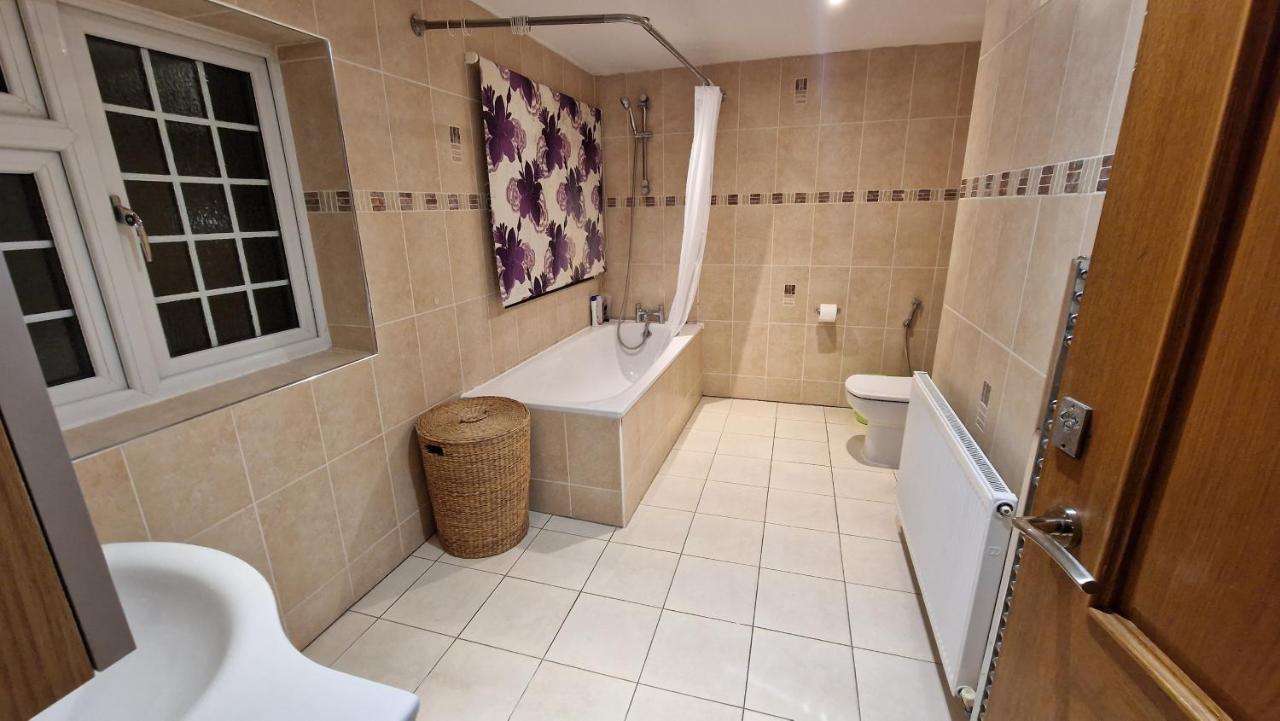 Comfort Sleep - Rooms With Shared Facilities Windsor Luaran gambar