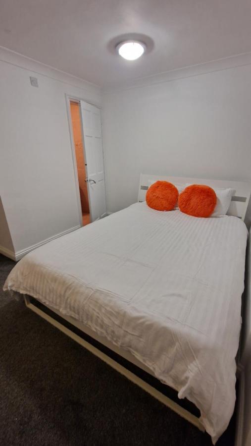 Comfort Sleep - Rooms With Shared Facilities Windsor Luaran gambar