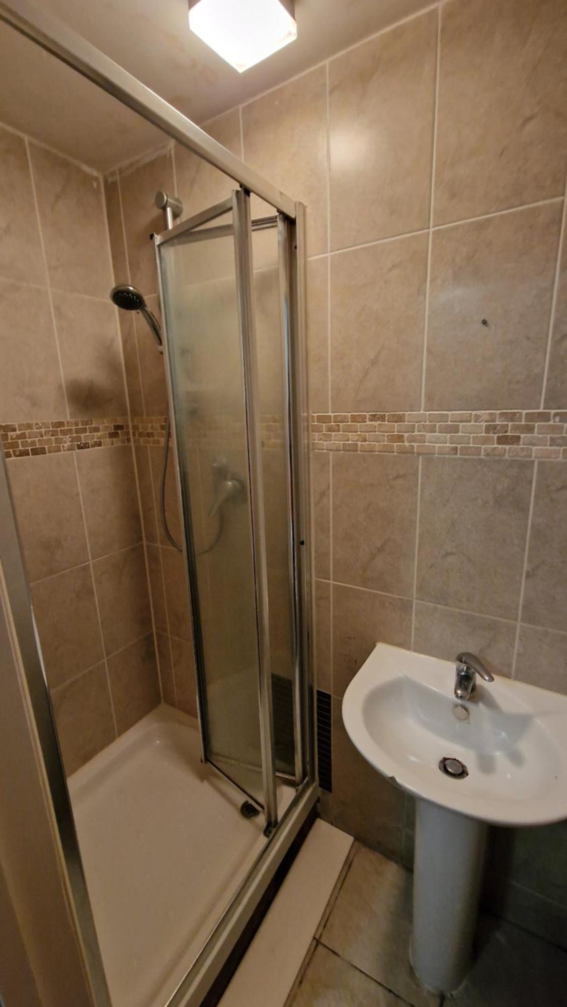 Comfort Sleep - Rooms With Shared Facilities Windsor Luaran gambar